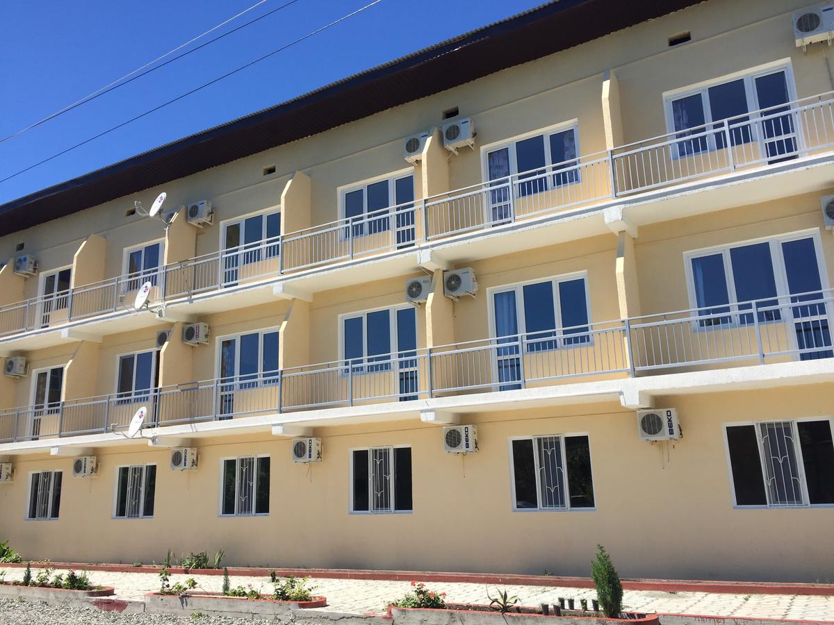 Dionisy Guest House Pizunda Exterior photo
