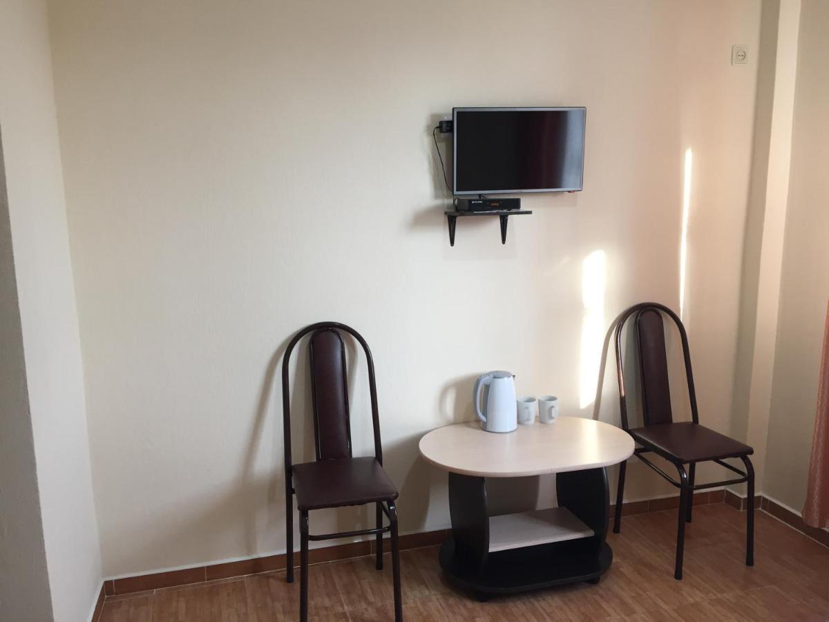 Dionisy Guest House Pizunda Exterior photo